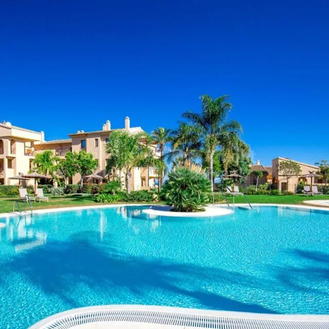 Sea And Mountain View Apartment With 4 Pools Эстепона