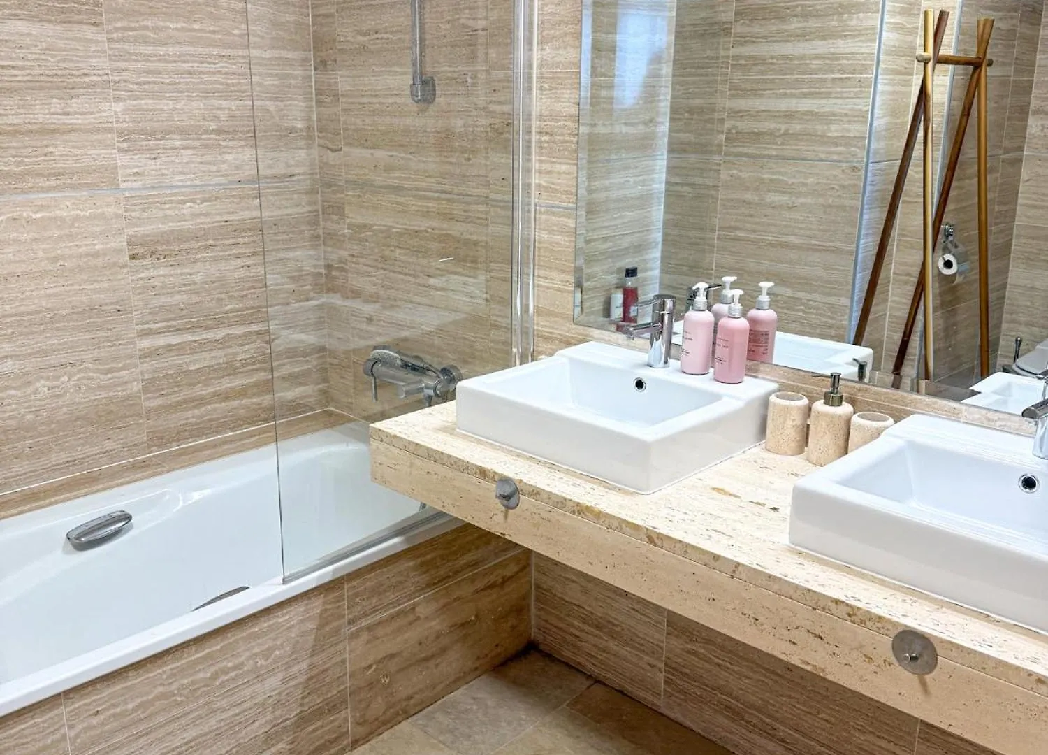 Sea And Mountain View Apartment With 4 Pools Эстепона