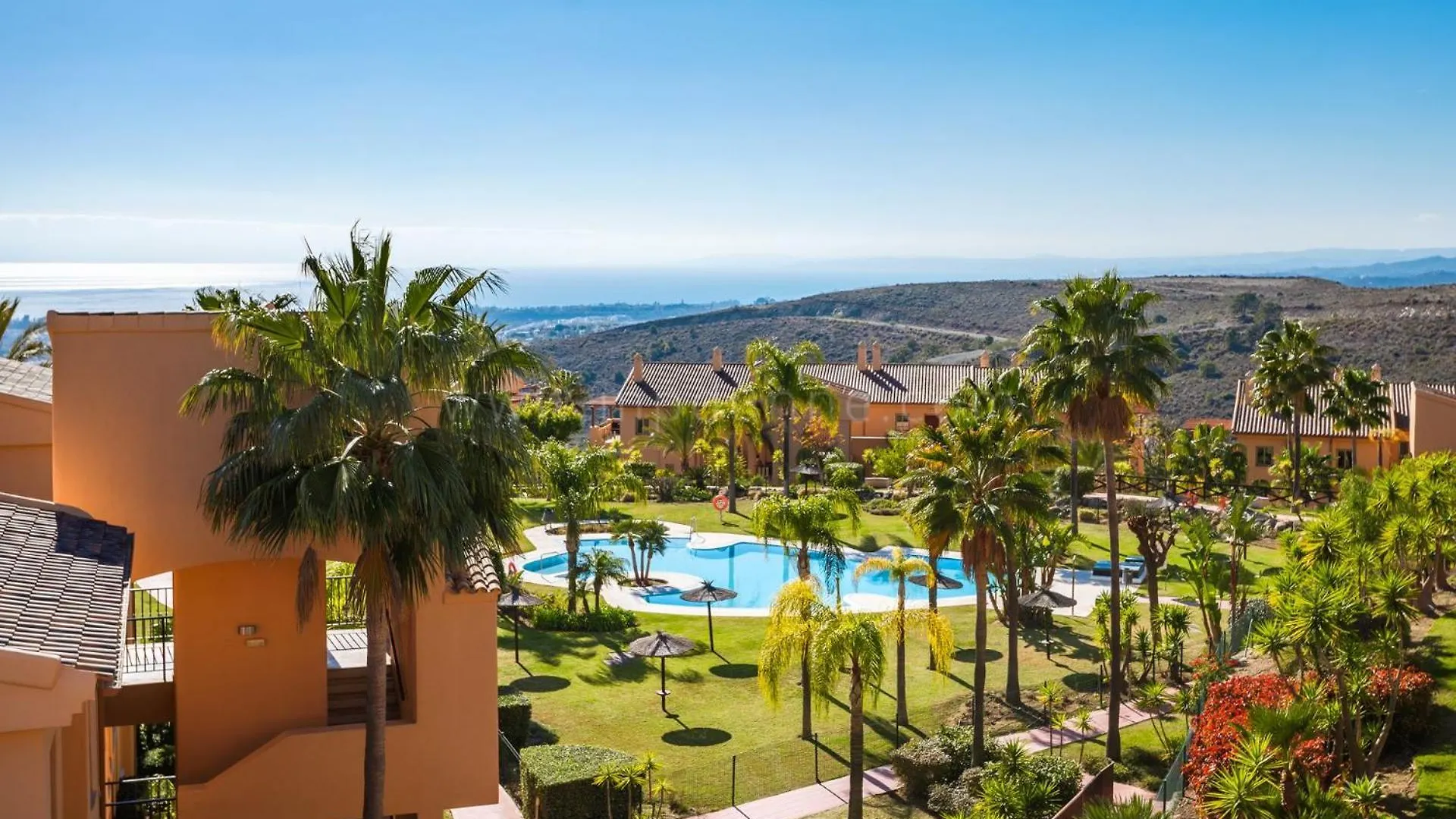 Sea And Mountain View Apartment With 4 Pools Estepona